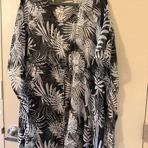 Source Unknown Black and White Leaf Print Swim Coverup